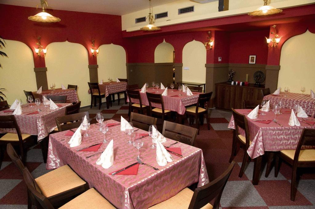 Hotel Satyam Brno Luaran gambar